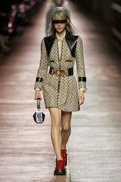 Look 30
